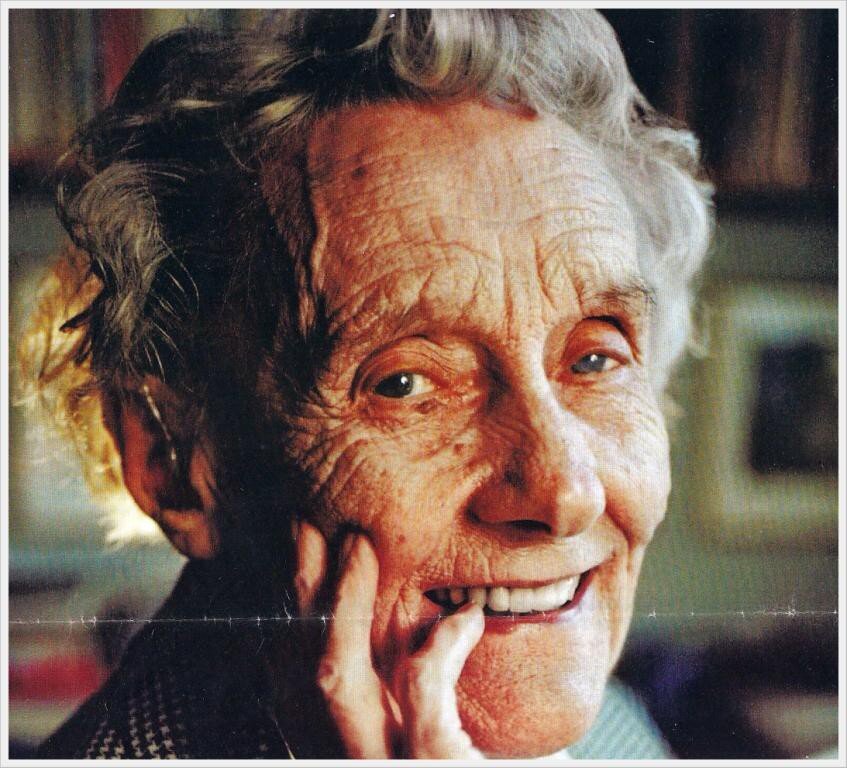 А́стрид А́нна Эми́лия Ли́ндгрен, шведская писательница, автор ряда всемирно известных книг для детей. 