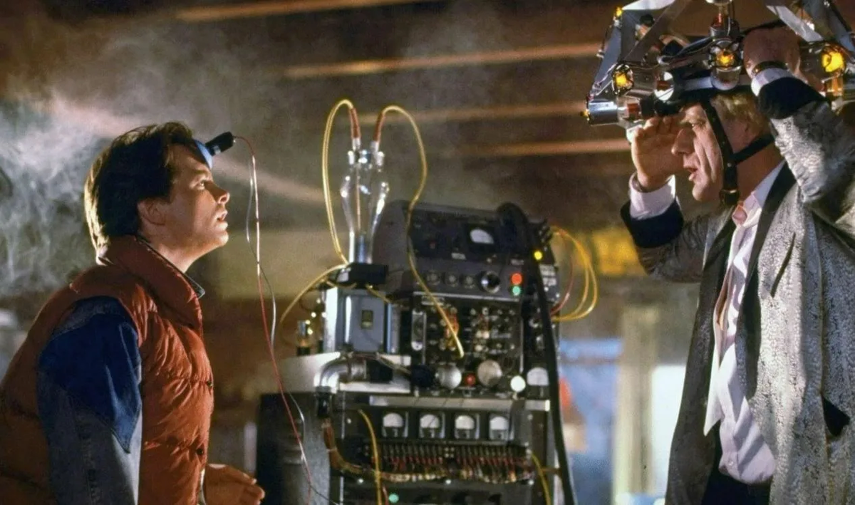 Машина времени фильм 2002. Машина времени фильм 2002 машина времени. Фильмы про перемещение во времени. Фильм про людей со сверхспособностями электрик. Сериал путешествие во времени 1995.