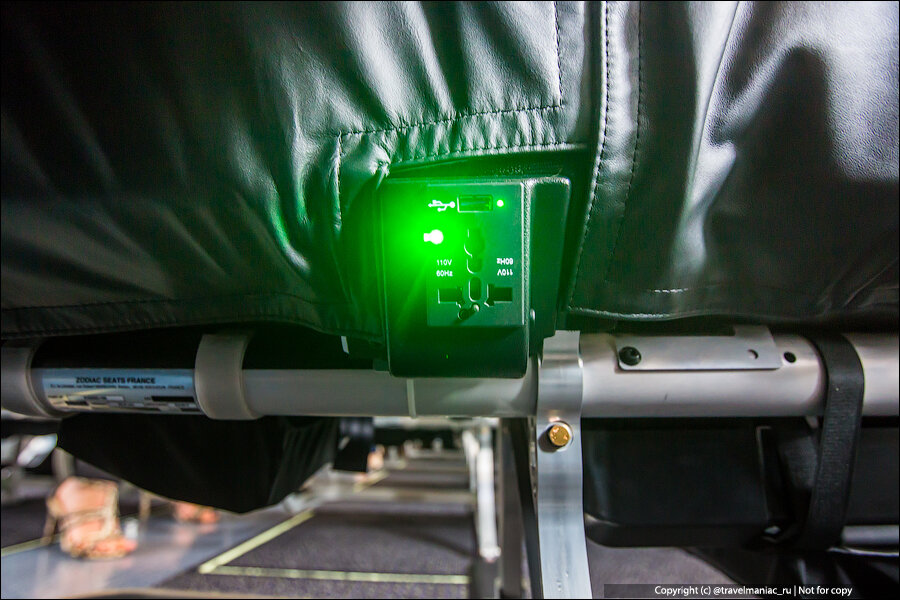 Где в самолётах спрятаны розетки | TravelManiac | Дзен