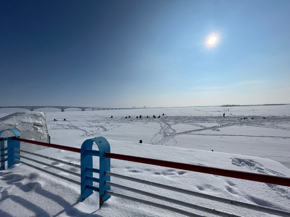 Вечером мы поехали в гости ) траты были приличные 1700 р вместе с такси … всякие чипсы, рыбка , мойва , напитки …) 