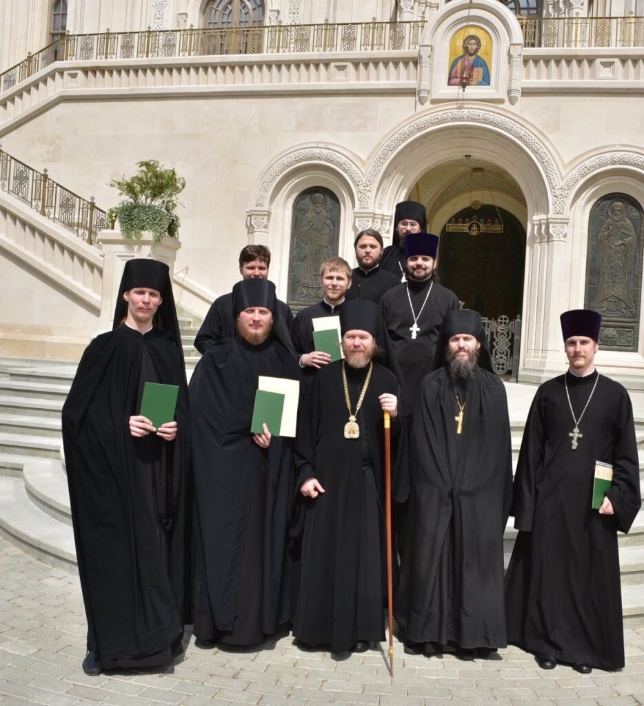 Священник артемий владимиров. Псково-печерский монастырь духовник. Насельники сретенского монастыря. Сретенский монастырь москва игумен. Псково-печерский монастырь священники.