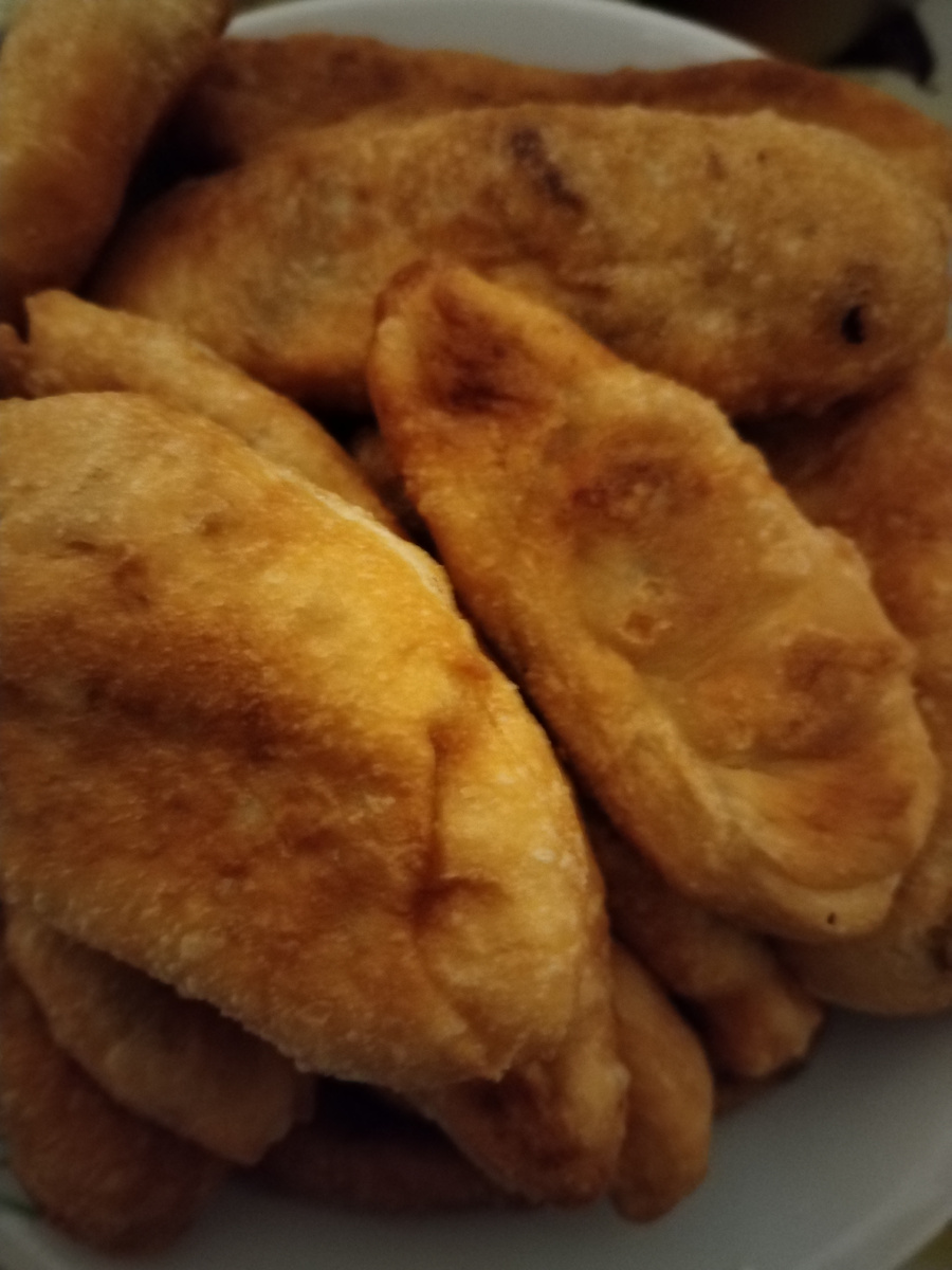 Нежные с тонким тестом и хрустящей корочкой. 