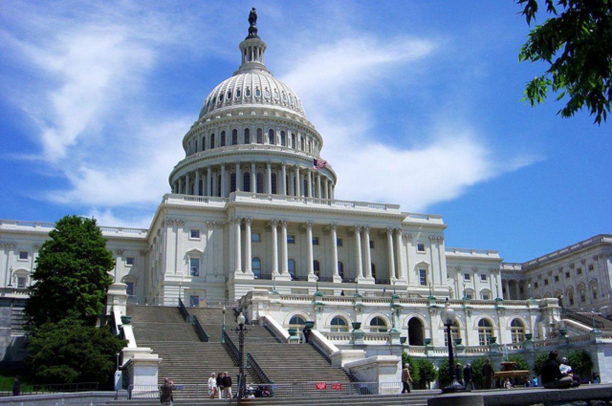    В Палату представителей США внесли резолюцию о проверке помощи Украине