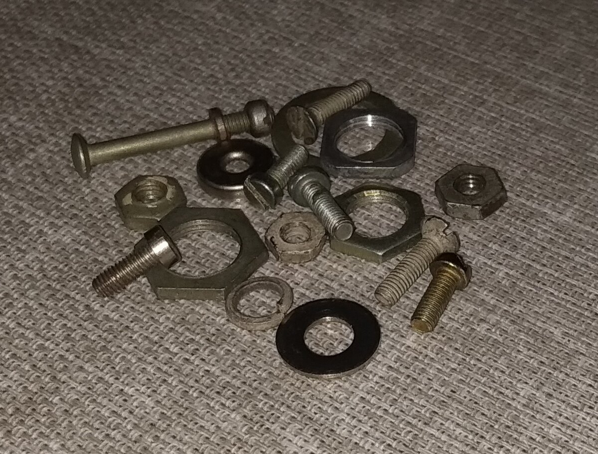 Метизы (крепеж).