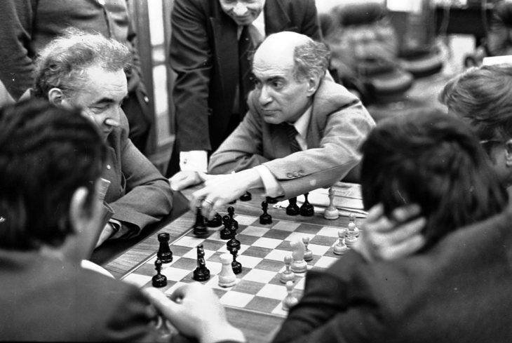 Михаил Таль - 8 чемпион мира по шахматам в центре внимания