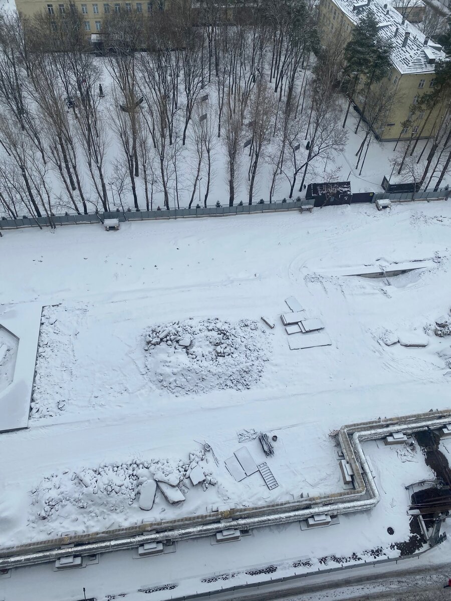 📷 2: В полном объеме готова обвязочной балки стены в грунте переходной камеры. Активных работ не ведётся.  