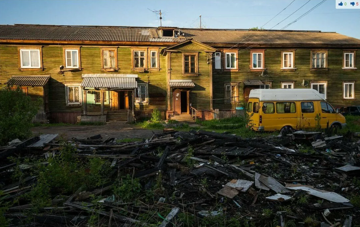В городе архангельск живут. Архангельск варламов бараки. Деревянный барак в архангельске. Архангельск варламов бараки. Архангельск варламов бараки.