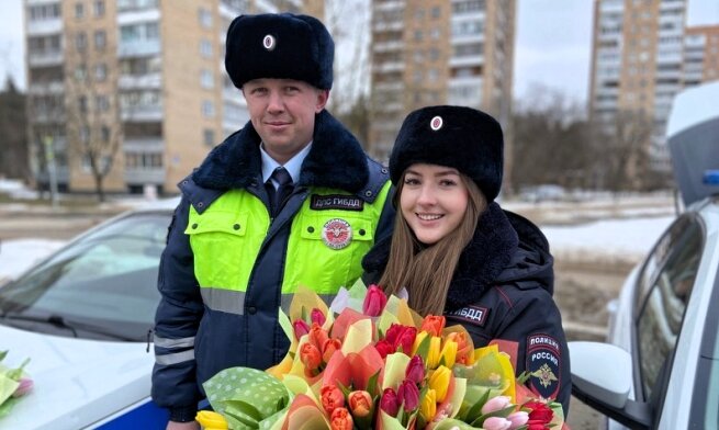 Да один лишь вид такой правоохранительницы дисциплинирует водителей на дорогах!Фото из архива ОМВД г.Дубны.