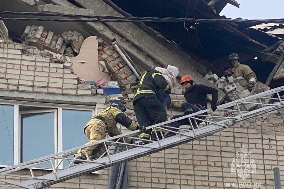     "Слышали хлопок. Как страшно!": последние новости о взрыве в пятиэтажке в Чите 9 марта. Фото: МЧС по Забайкалью.