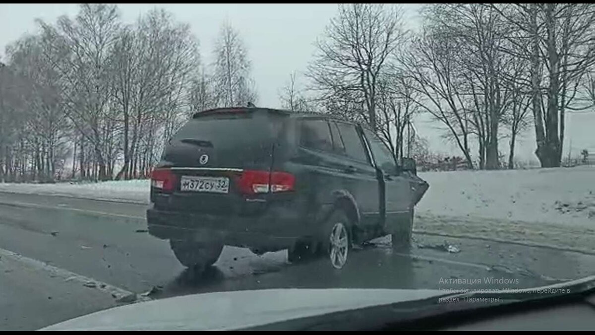    Показываем жуткие кадры ДТП под Выгоничами: минивэн разорвало пополам после столкновения с джипом на Гомельской трассе avchernov