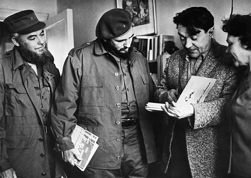    Первый секретарь ЦК КП Кубы, премьер-министр революционного правительства Республики Куба Фидель Кастро в гостях у писателя Бориса Полевого. 1963 г. Фото: РИА Новости/ Евгений Халдей