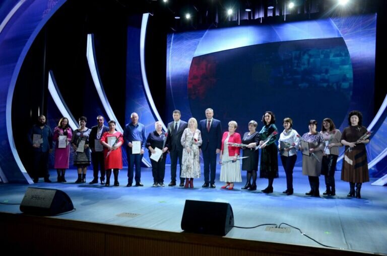    В Оренбурге в преддверии праздника отметили лучших работников ЖКХ Кристина Просвиркина