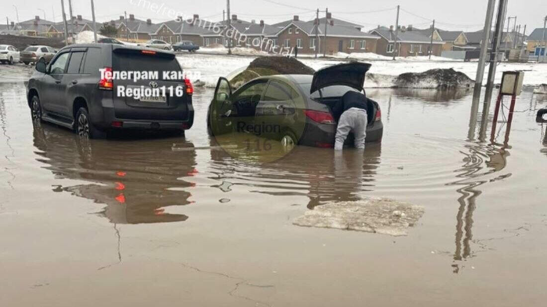     Пестречинский район Татарстана постепенно уходит под воду. Соответствующие публикации начали распространяться по социальным сетям.