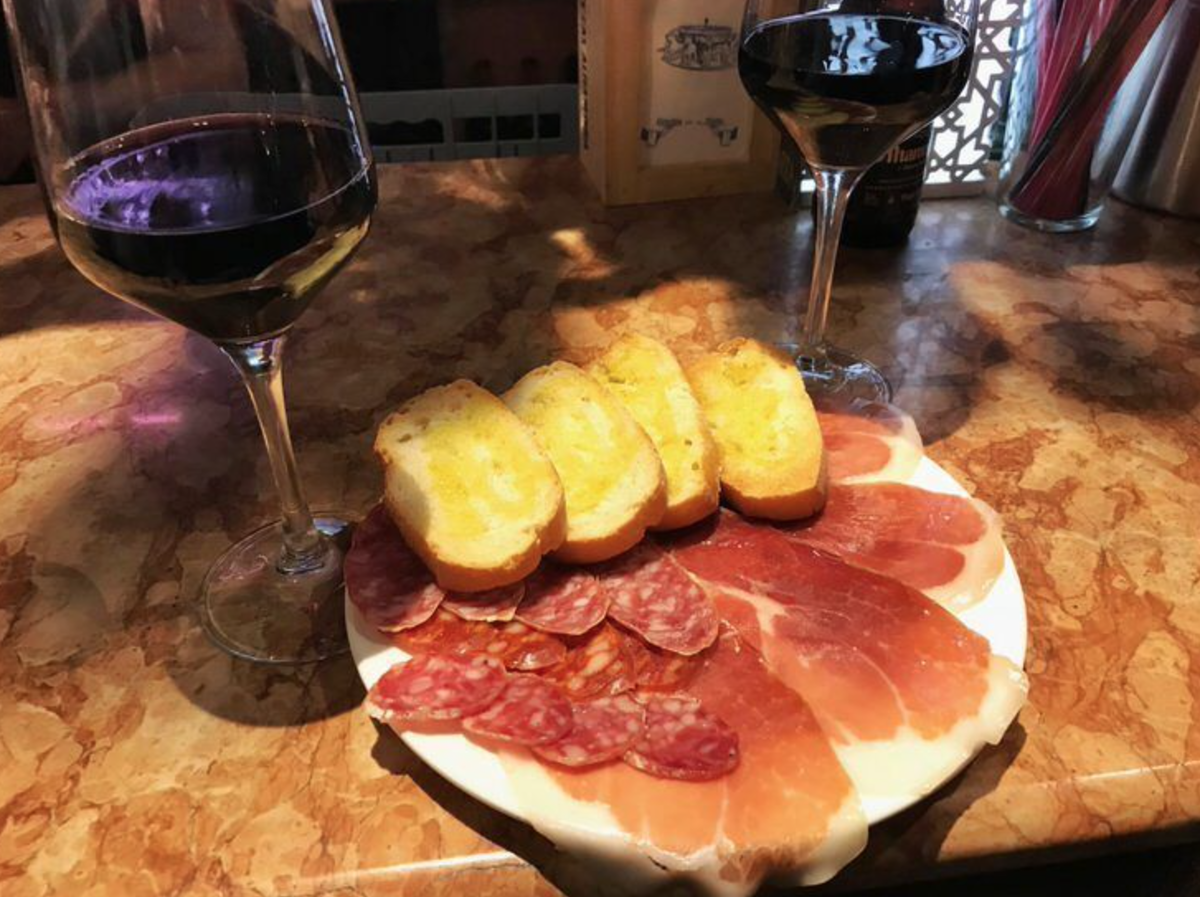 Типичный тапас в Гранаде сегодня