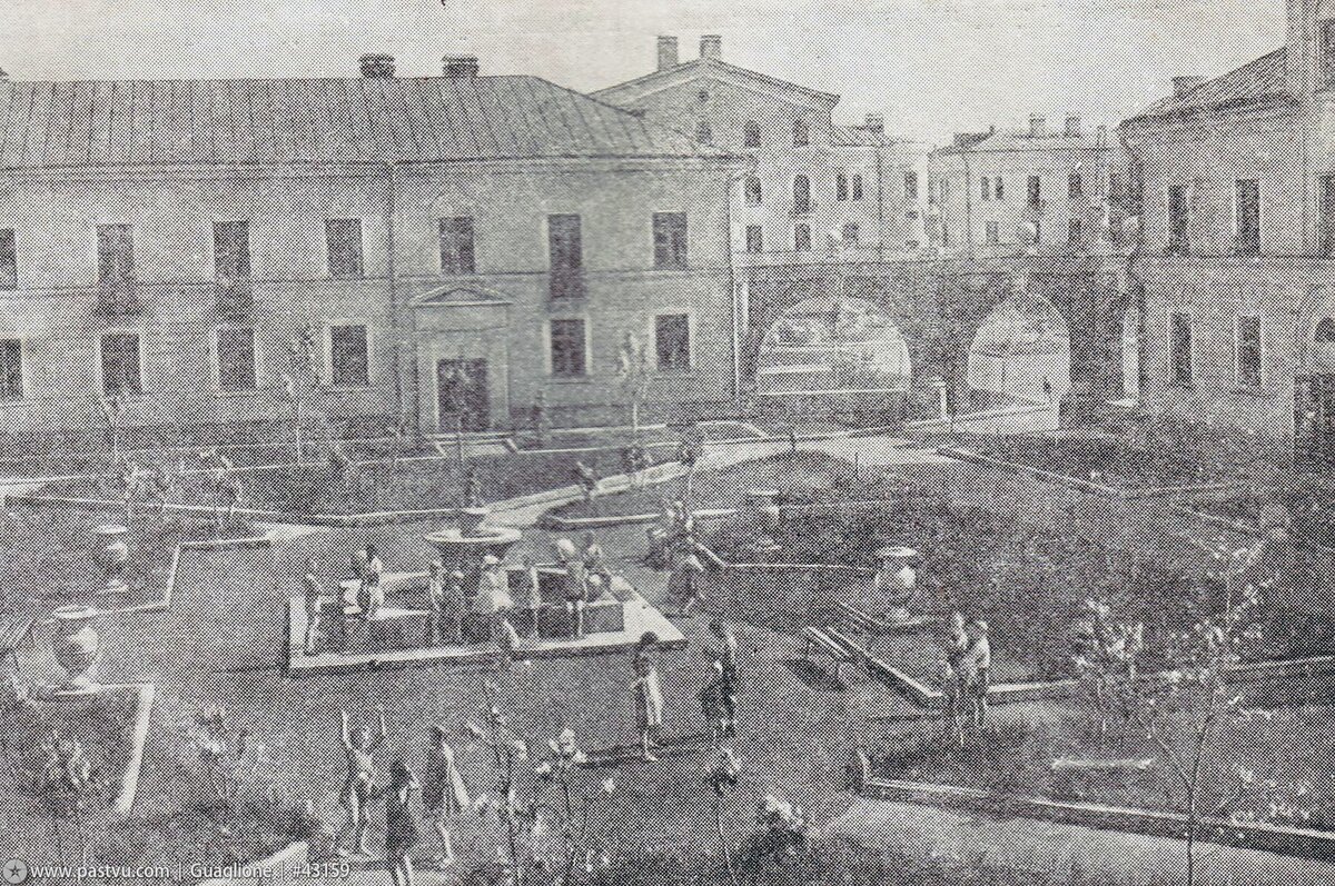 Жилые дома Ул Маршала Мерицкой 1950-53 года. 