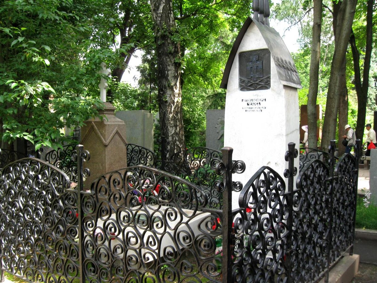 Могила А.П. Чехова на Новодевичьем кладбище в Москве.