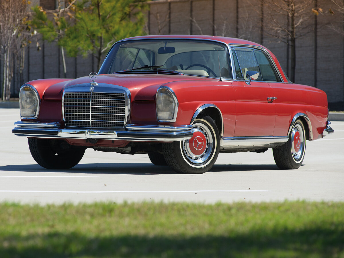 Mercedes W111 1959 года - 280sePanhard 24 1964 года