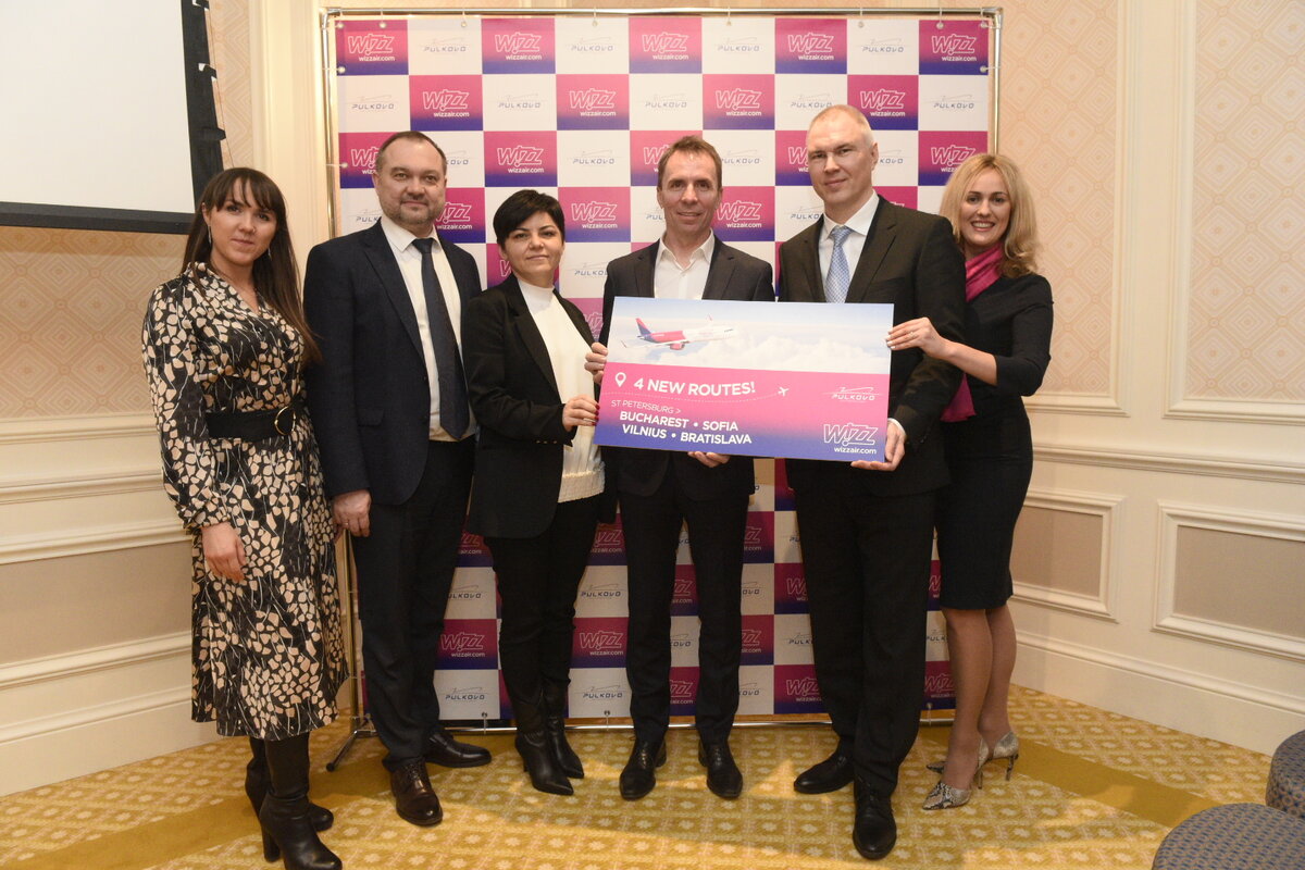 József Váradi, соучредитель авиакомпании WizzAir и Леонид  Сергеев, генеральный директор ООО «Воздушные Ворота Северной Столицы»  на пресс-конференции.