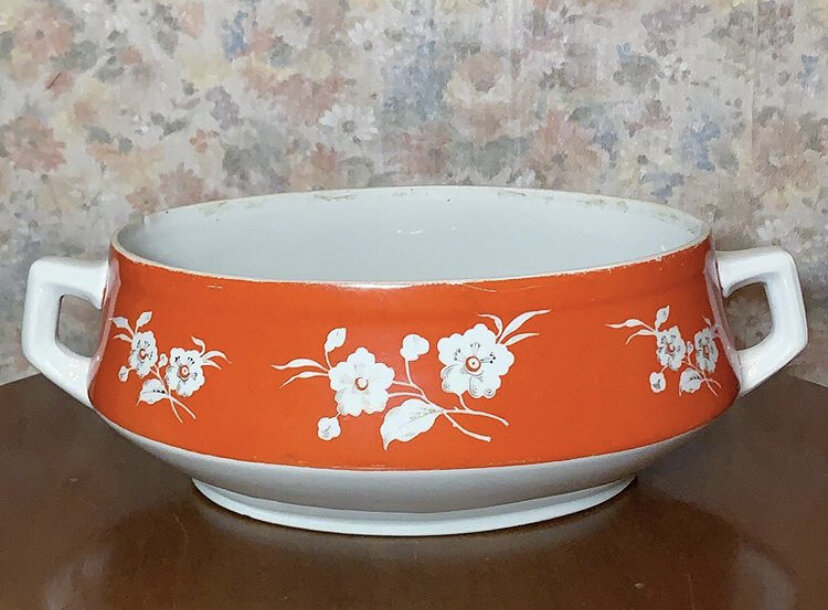 Пример старой яркой посуды 