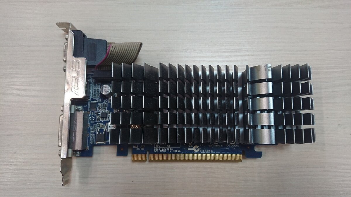 Из личного архива: пример видеокарты GF 210 от Asus, исполнение было различное