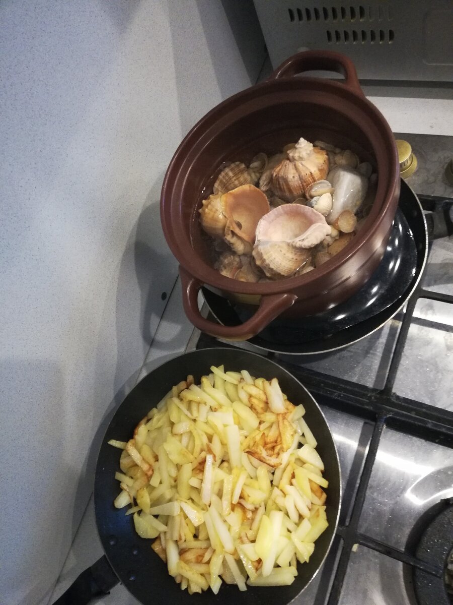 как вы думаете, что в кастрюле?