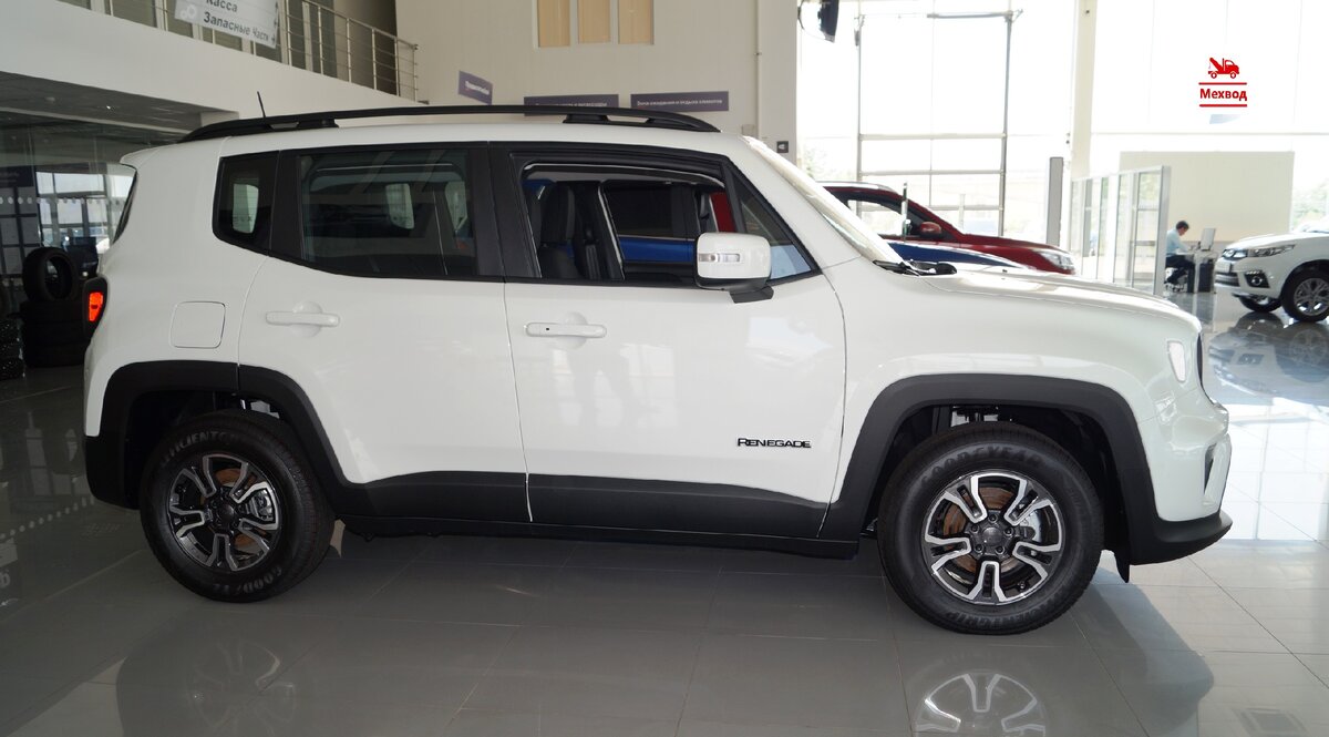 Вид сбоку автомобиля Jeep Renegade 2020 года выпуска