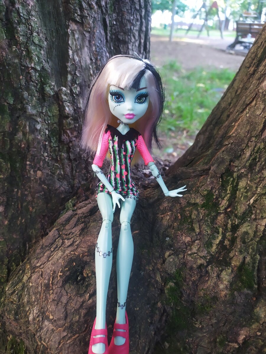 Мне настолько понравилась это девочка, что даже было жалко её переделывать...