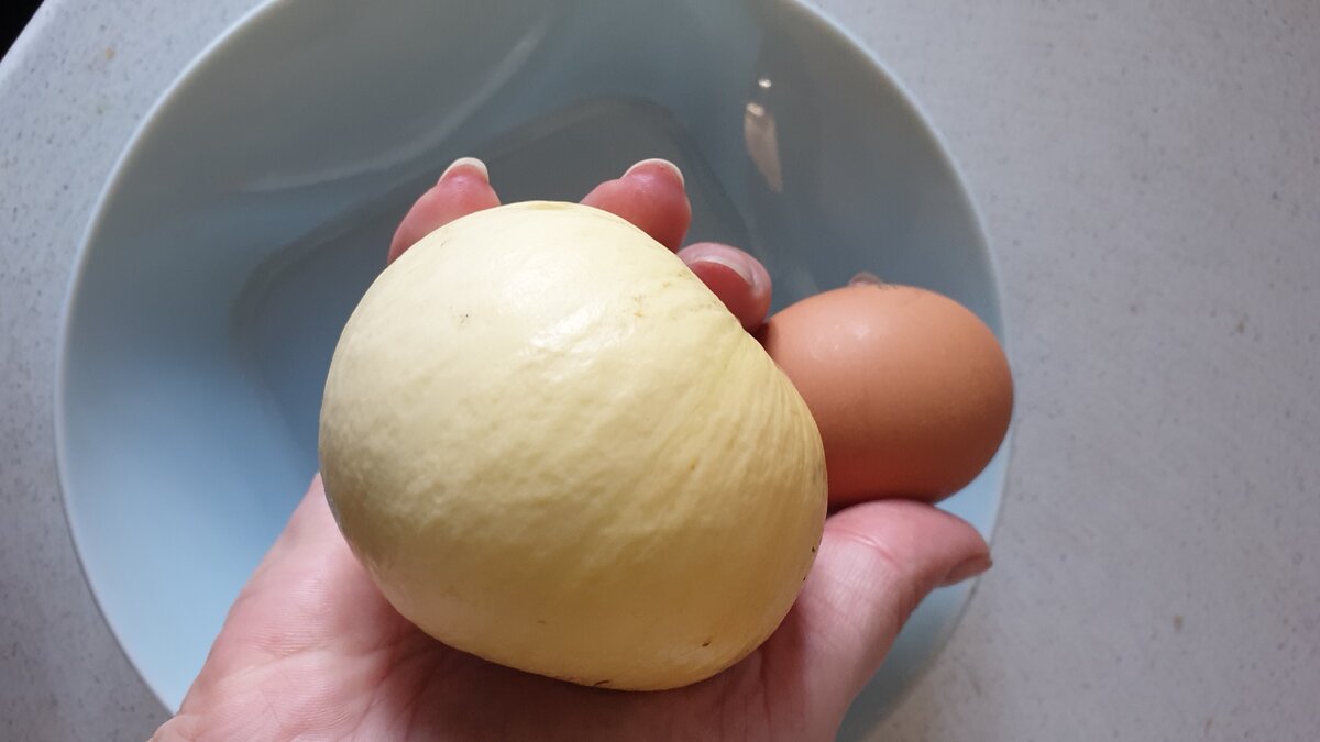 Как 2 яйца размером