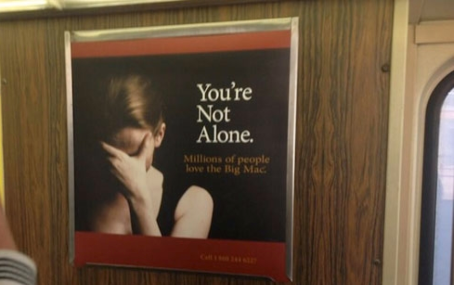 Пример плаката от МакДональдс, размещенного в метро