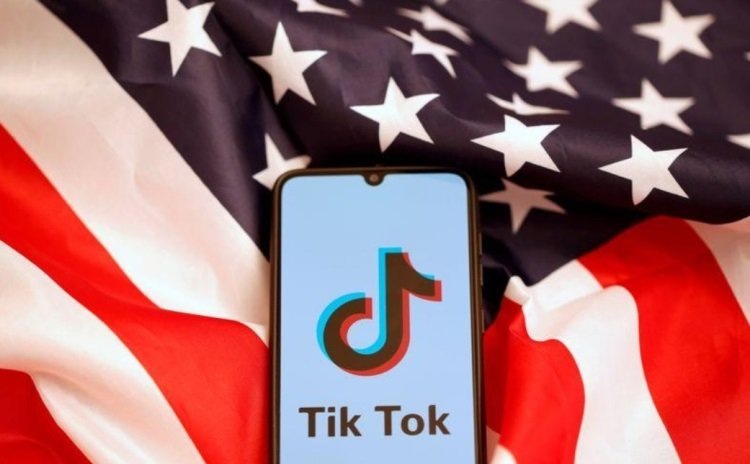 Tik Tok на фоне флага США