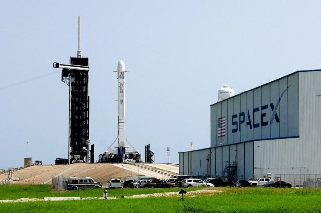 Подготовка к запуску ракеты SpaceX