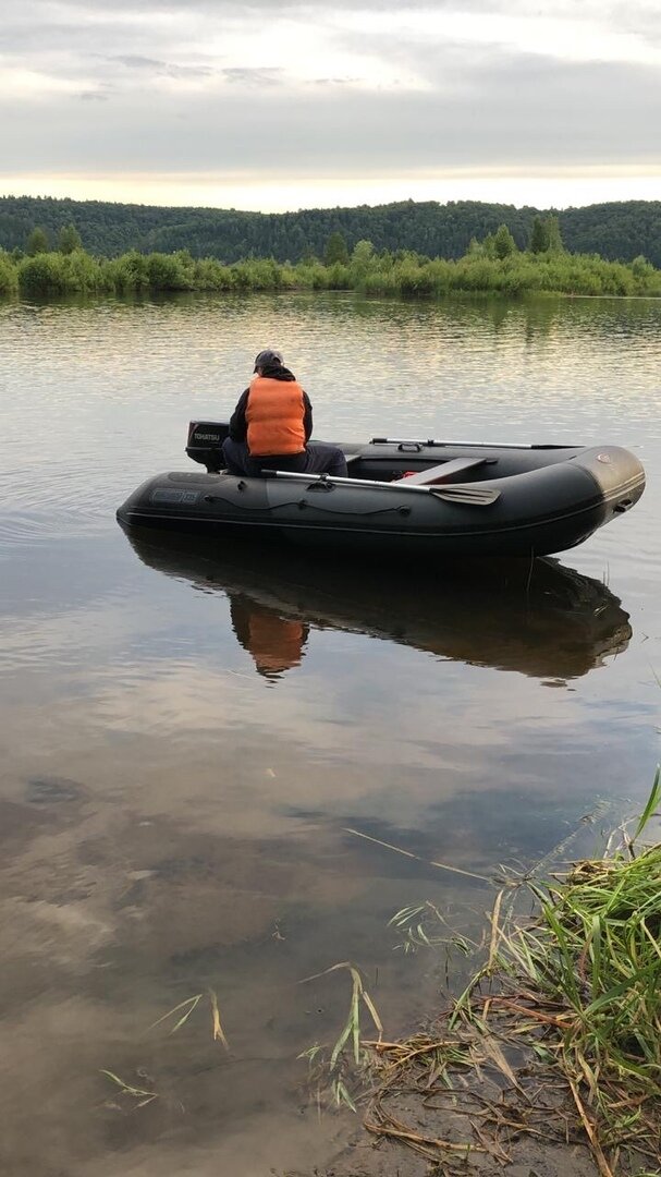 Сама лодка.