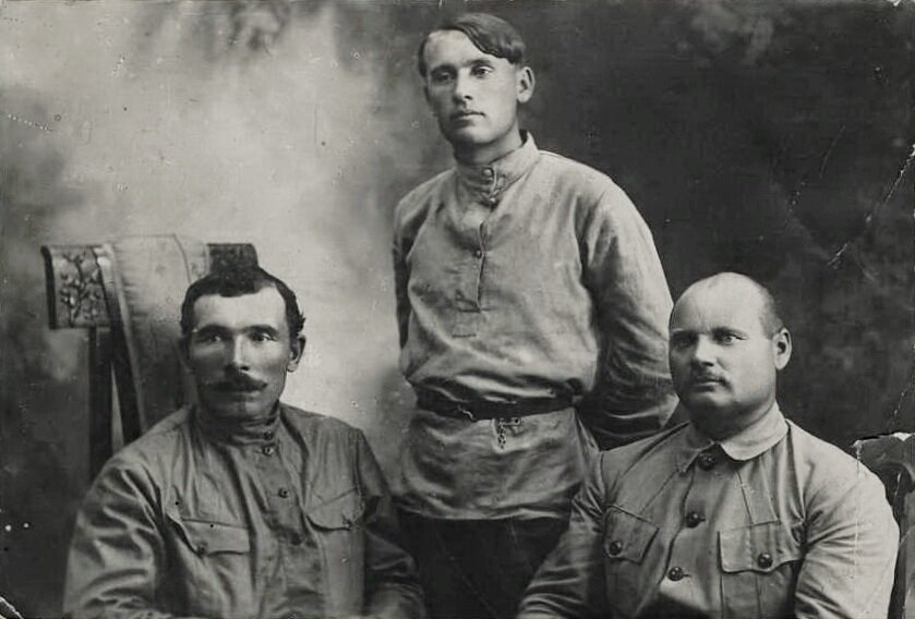 Фото из Википедии. Георгий Александрович Колузаев, Вульф Наумович Финкельштейн и Михаил Н. Троицкий - знаменитые туркестанские комиссары.