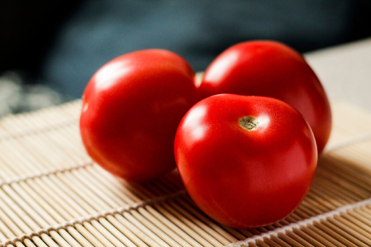 Едва не главный ингредиент шакшуки — вкусные мясистые помидоры