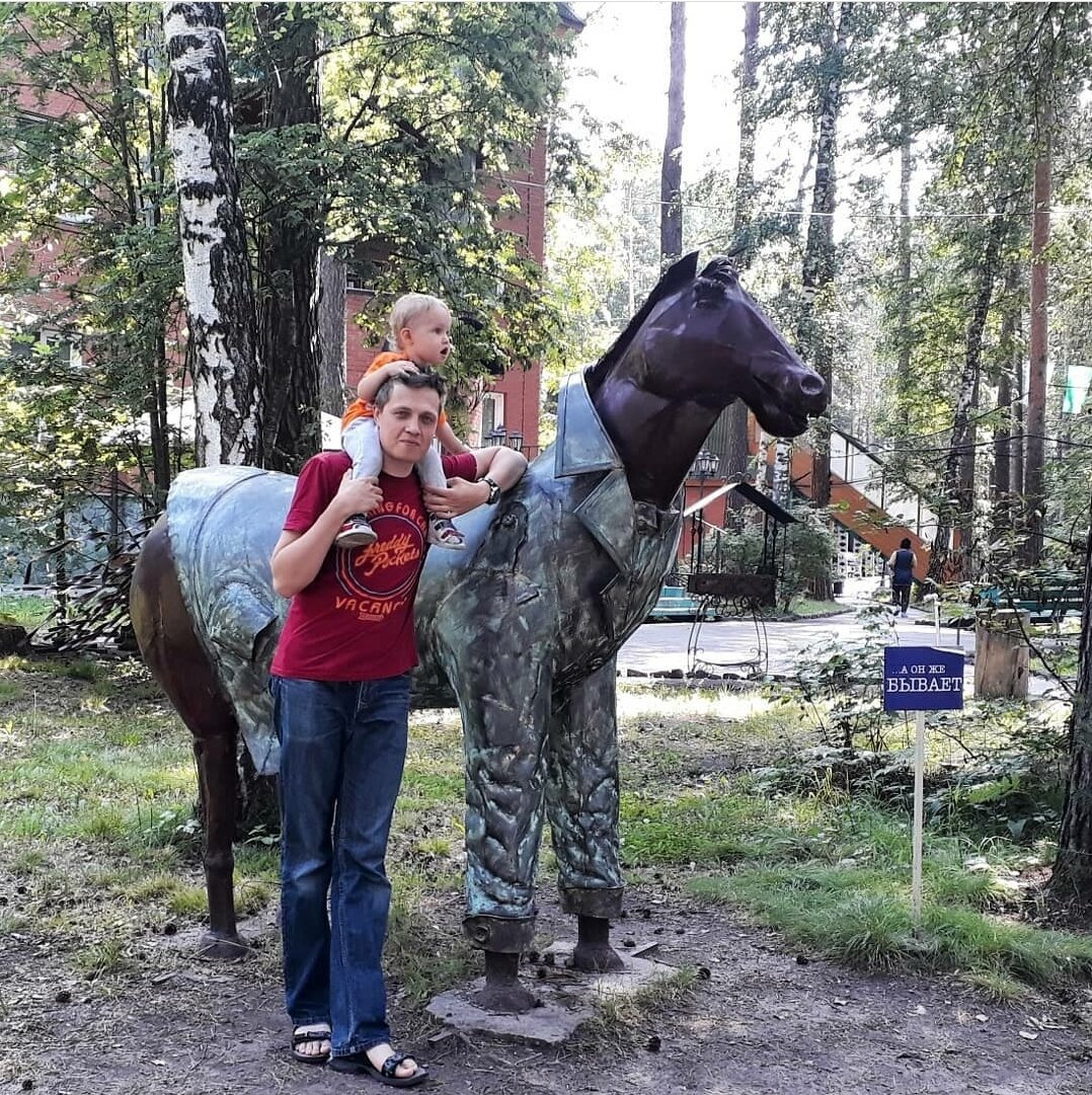 А вот и "Гвоздь программы" то есть "Конь в пальто"