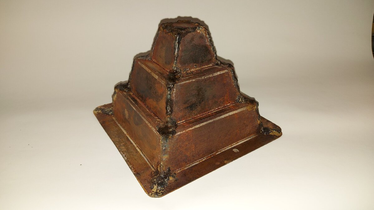 Обычная, трехступенчатая пирамида. Показываю процесс реставрации.