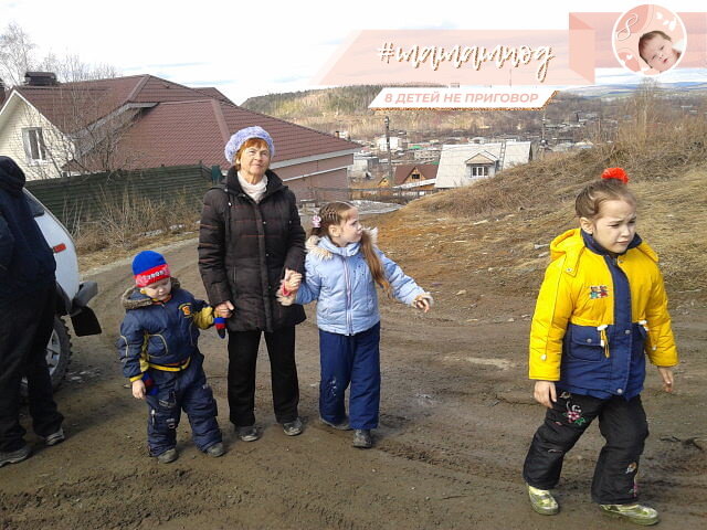 Это примерно 2012-2013 год. Яна, Мелиса, Ратмир и Альбина.