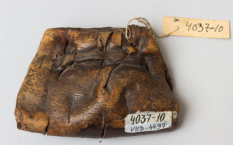 Грузило. Лопари (саамы), конец XIX - начало XX в., 11х 9 см. Из коллекции Российского этнографического музея. Госкаталог № 22524695.