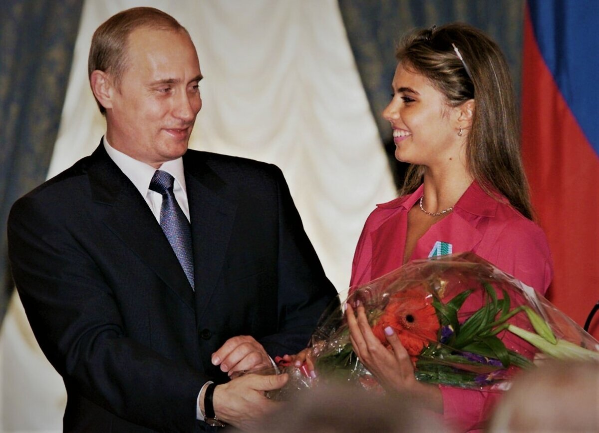 "Я Люблю Вову!". Кабаева больше не скрывает свои отношения от публики. Она снова забеременела. Кто отец? Подробности