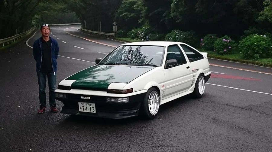 Кейичи Тсучия и его Toyota Sprinter Trueno GT - APEX (AE86)