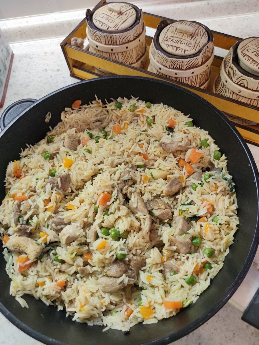 Плов с индейкой, овощами и рисом басмати