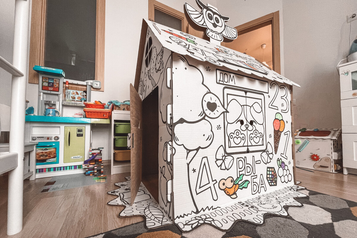 Не знаю, что такого плохого я сделала нашей няне — на Новый год она подарила моей дочке дом, для которого нужен отдельный дом.