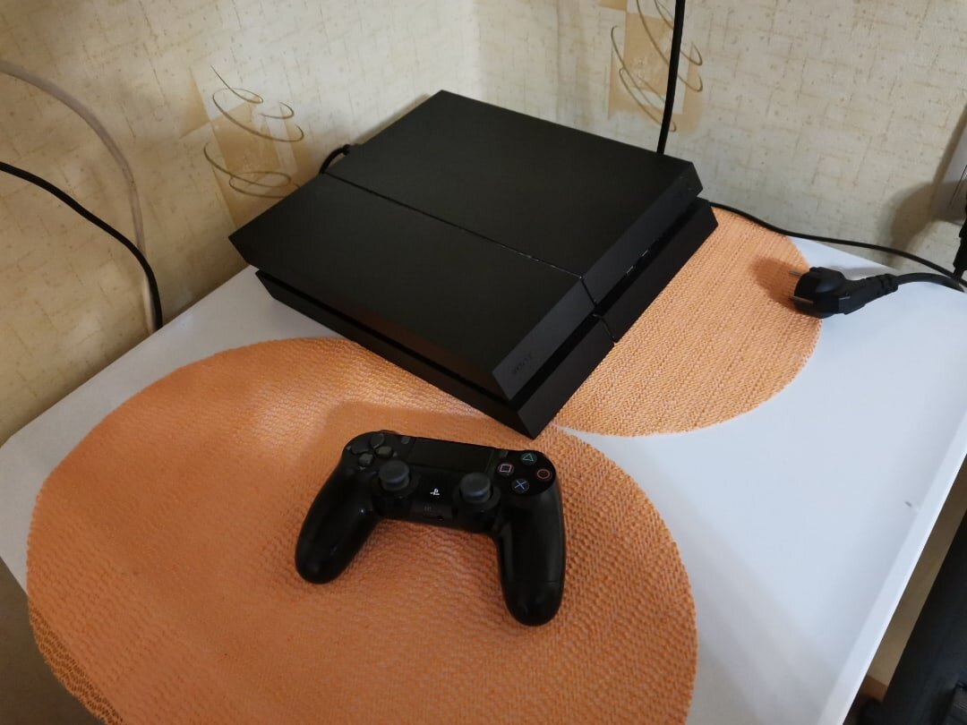 Игровая приставка Sony PlayStation 4