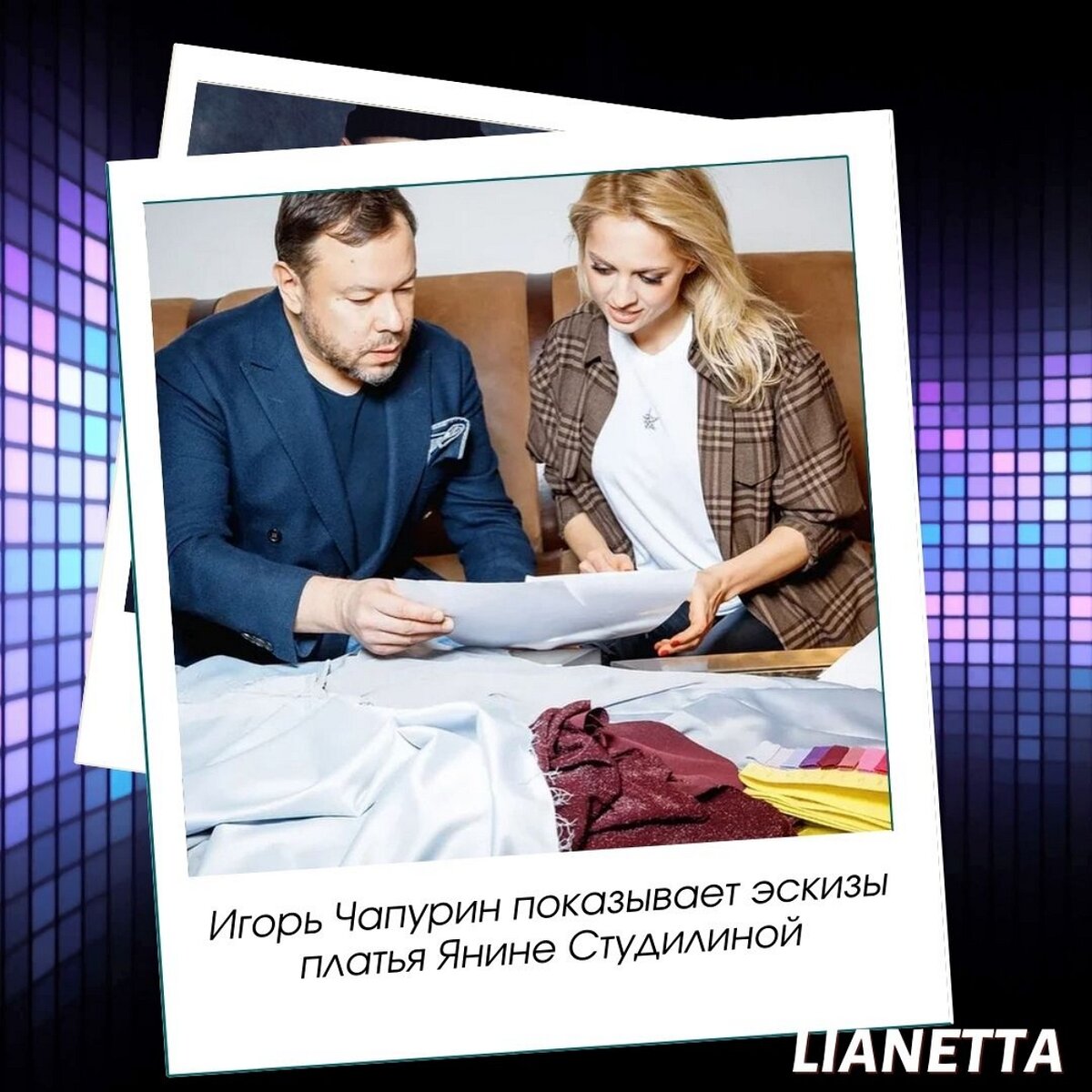 Игорь Чапурин показывает эскизы платья Янине Студилиной. Источник фото: Инстаграм @yanina_studilina
