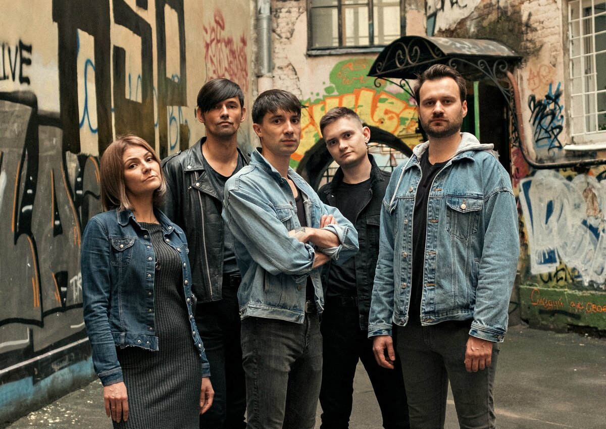 Группа Наконечный в полном составе. За год ребята порадовали и альбомом и пронзительными композициями с него (фото из официального сообщества группы в социальной сети "Вконтакте")