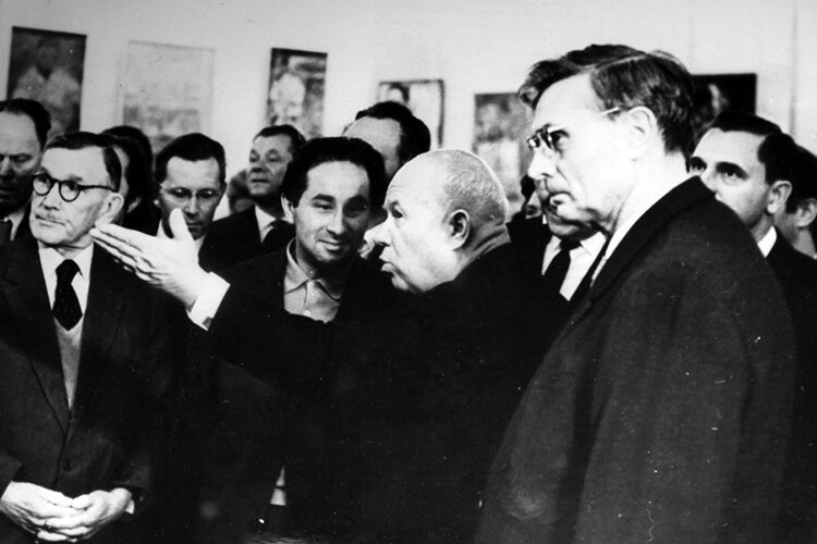 Никита Хрущев на выставке авангардистов (Яндекс.Картинки)
