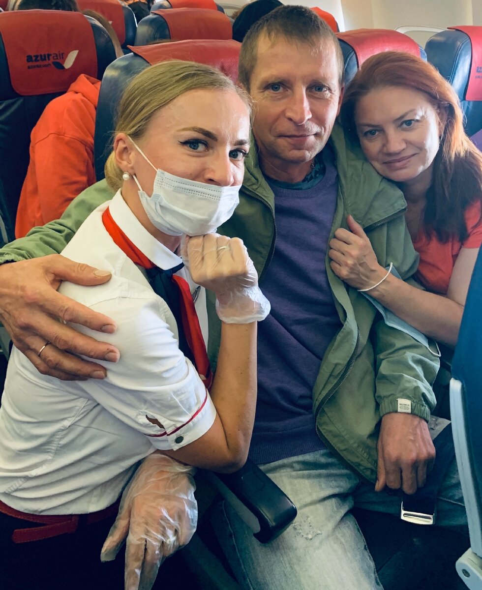 А в прошлом году на моем рейсе был уже и папа, и мама. Это был лучший рейс в моей жизни! Кстати, сделала им сюрприз, они не ожидали меня встретить на борту.