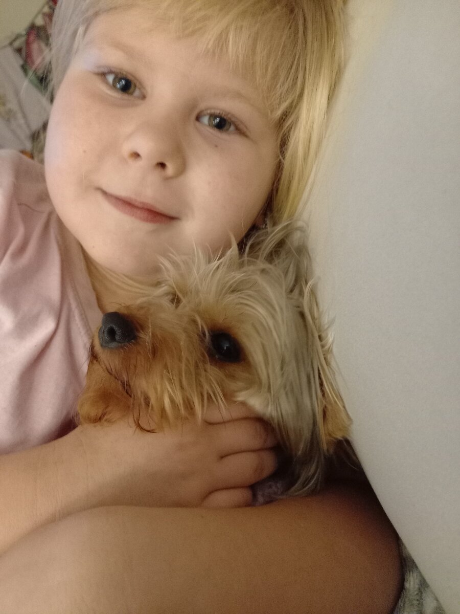 Две милахи валяются