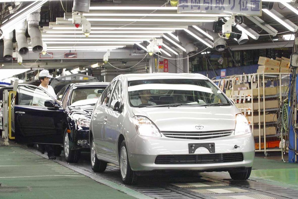 Завод Тойота в Японии. Автомобилестроение Японии. Автомобильная промышленность Японии. Производство гибридов