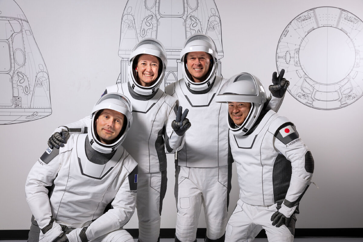 Шейн Кимбро, Меган Макартур, Тома Песке и Акихико Хошида, фото NASA